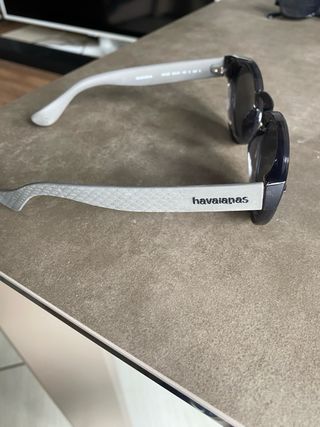 Occhiali Havaianas neri e viola