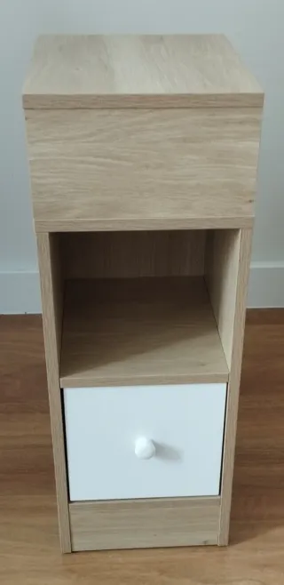 Mesita de noche estrecha (roble cambrian y blanco)