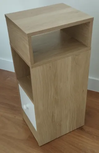 Mesita de noche estrecha (roble cambrian y blanco)