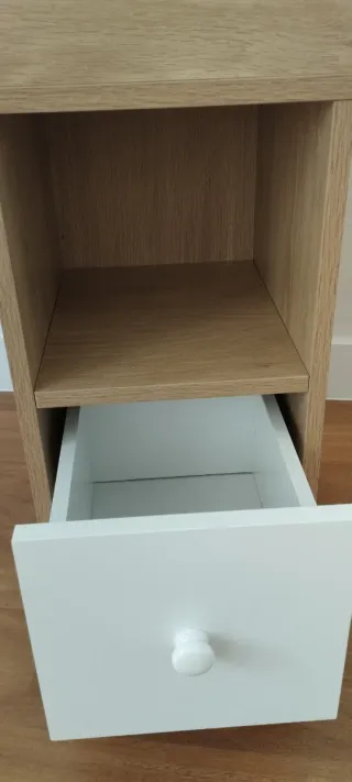 Mesita de noche estrecha (roble cambrian y blanco)