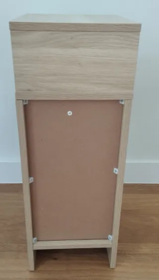 Mesita de noche estrecha (roble cambrian y blanco)