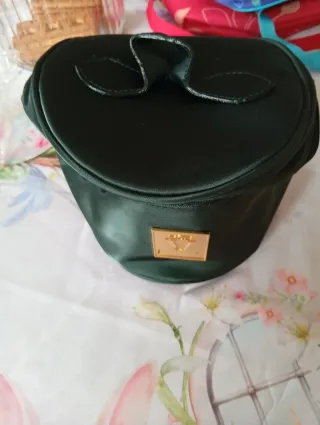 Portagioie Trus verde scuro con logo oro