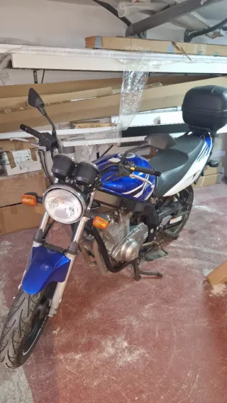 Suzuki GS500 - 2008. Azul y blanca