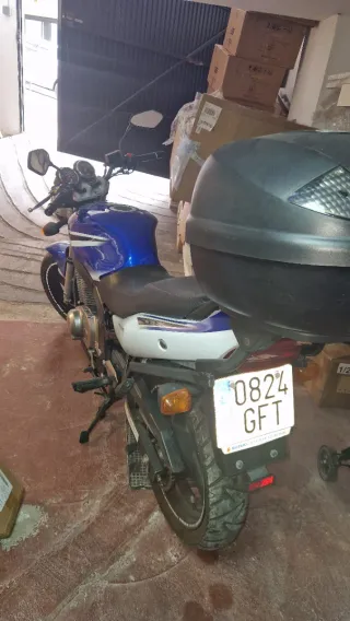 Suzuki GS500 - 2008. Azul y blanca