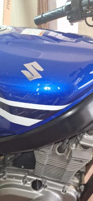 Suzuki GS500 - 2008. Azul y blanca