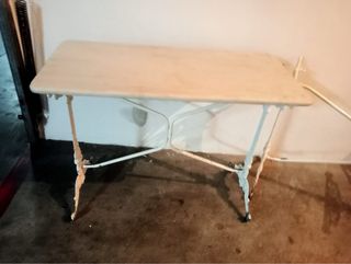 Mesa de aluminio y mármol. 4 Unidades.