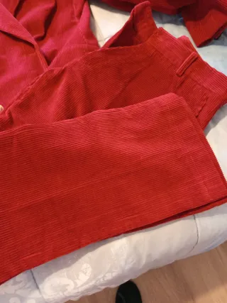 Traje Pana Rojo Chaqueta y Pantalón Mujer.