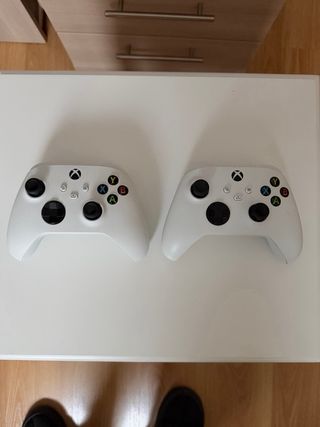 Xbox Series S 512 GB + 2 Mandos