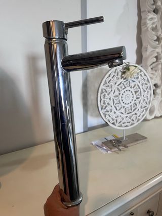 Grifo lavabo alto metal plateado