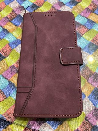 Funda móvil negra con letra I dorada