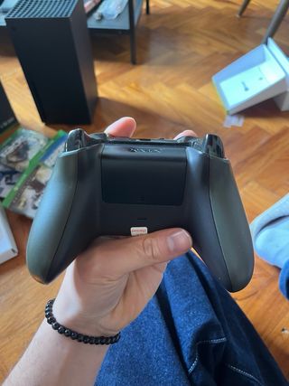 Xbox Series X con 2 controller e giochi