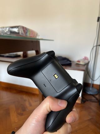 Xbox Series X con 2 controller e giochi