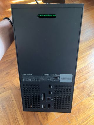 Xbox Series X con 2 controller e giochi