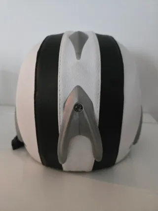 Casco de esquí Dior blanco y negro de piel