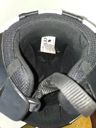 Casco de esquí Dior blanco y negro de piel