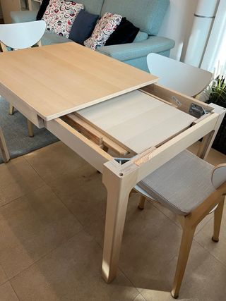 Conjunto mesa extensible y 4 sillas madera (Pinto)