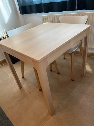 Conjunto mesa extensible y 4 sillas madera (Pinto)