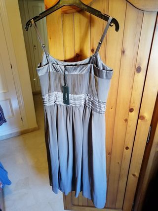 Vestido de fiesta Caroll gris plateado