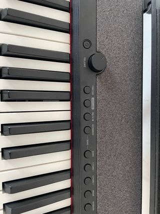 Piano digital Casio con soporte