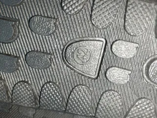 Zapatillas deportivas grises y verdes