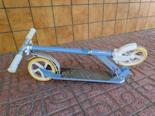 Patinete infantil azul y blanco