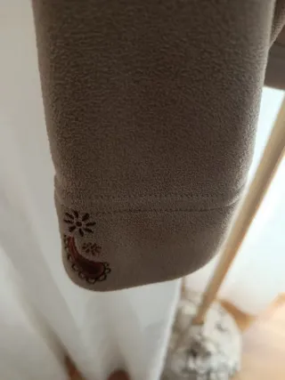 Chaqueta beige con estampado