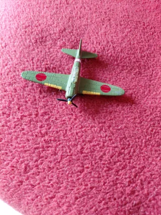 Avión de combate militar de plomo