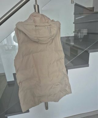 Chaleco Zara Beige con Capucha