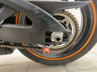 Suzuki GSXR 600 K8 2010 Naranja/Plata