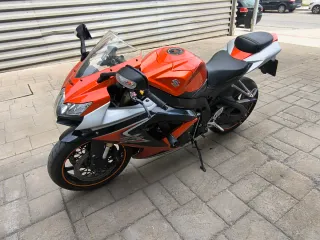 Suzuki GSXR 600 K8 2010 Naranja/Plata