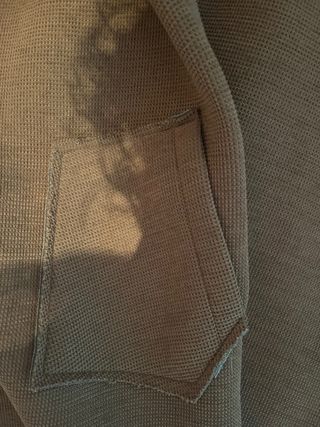 Abrigo marrón con capucha