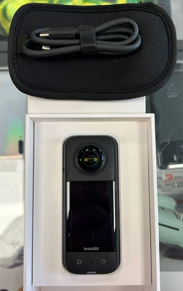 Insta360 X3 Cámara 360° Impermeable - miniatura 4