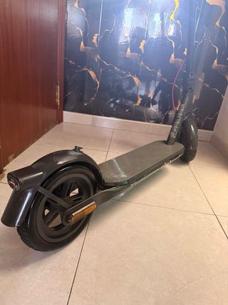 Patinete eléctrico gris