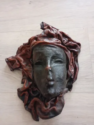 Máscara artesanal cuero negra y marrón