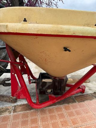 Máquina esparcidora de abono