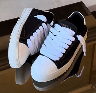 Numeris Zapatillas Talla 42 Negras y Blancas