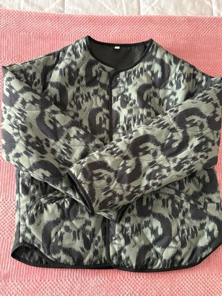 Chaqueta acolchada verde y negra