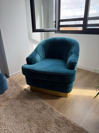 Butaca terciopelo azul con base dorada