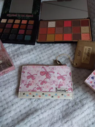 Lote paletas maquillaje y Cartera de Sweet&candy