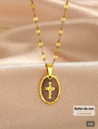 Collar con colgante de cruz bañado en oro