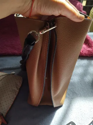 Bolso Beige y Negro con Asa Trenzada