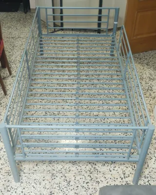 Cama metálica 196x94 con barandillas