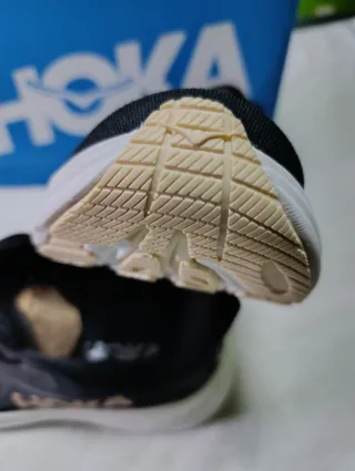 Zapatillas Hoka Clifton 10 Negro/Dorado