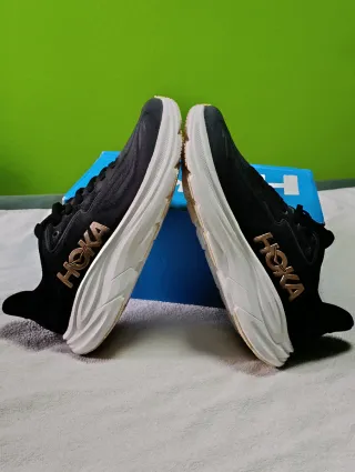 Zapatillas Hoka Clifton 10 Negro/Dorado