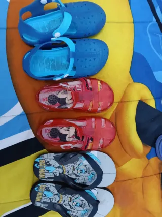 Lote de Zapatillas y Chanclas Infantiles