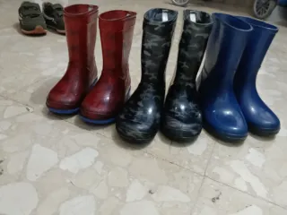 Lote de Zapatillas y Chanclas Infantiles