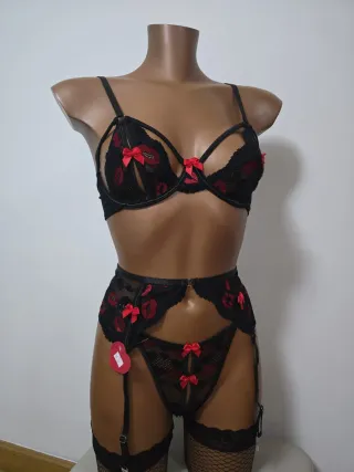 Lencería labios T-S.Con medias.CON ETIQUETA