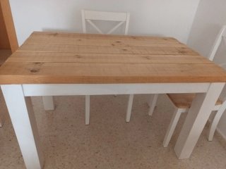 Mesa de madera rústica