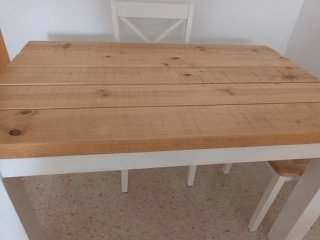Mesa de madera rústica