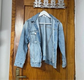 Chaqueta vaquera desgastada